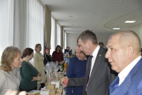 Фотографии с выставки перед заседанием Совета Мензелинского района