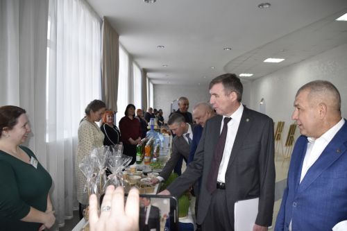 Фотографии с выставки перед заседанием Совета Мензелинского района