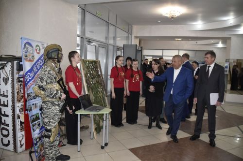 Фотографии с выставки перед заседанием Совета Мензелинского района
