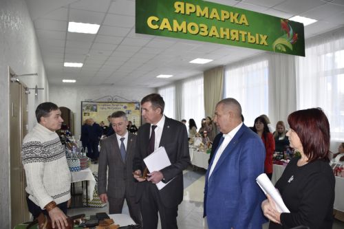 Фотографии с выставки перед заседанием Совета Мензелинского района