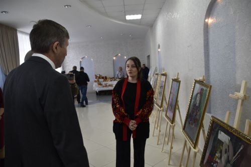 Фотографии с выставки перед заседанием Совета Мензелинского района
