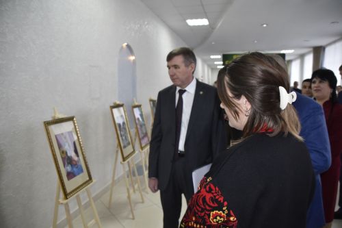 Фотографии с выставки перед заседанием Совета Мензелинского района