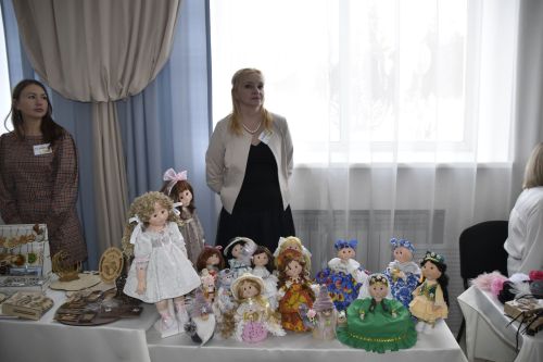 Фотографии с выставки перед заседанием Совета Мензелинского района