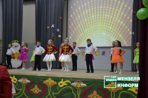 Мензелинские дети говорят и поют на английском языке