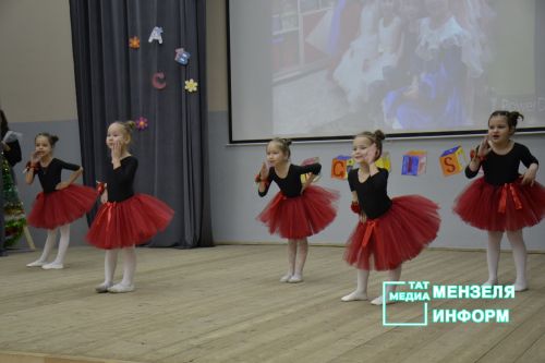 Мензелинские дети говорят и поют на английском языке