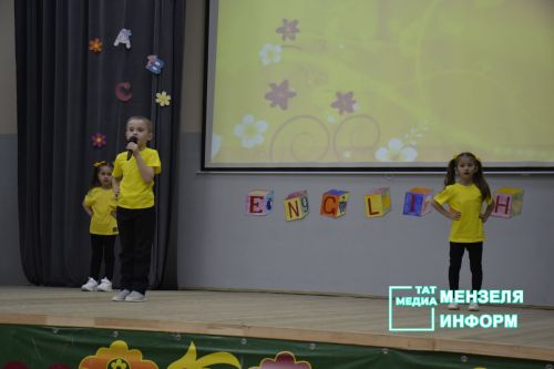 Мензелинские дети говорят и поют на английском языке