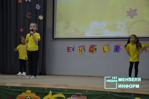Мензелинские дети говорят и поют на английском языке