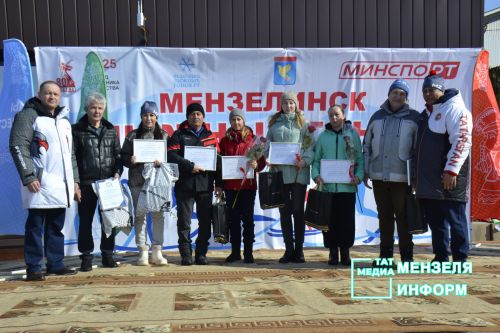 Соревнования по лыжным гонкам собрало множество участников и зрителей