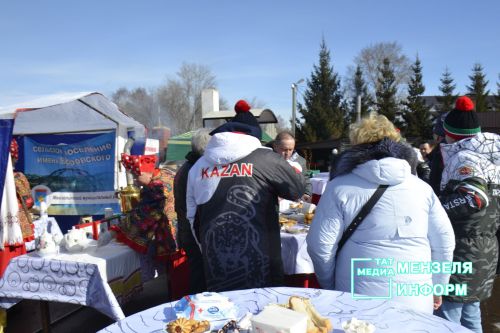Соревнования по лыжным гонкам собрало множество участников и зрителей