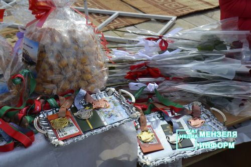 Соревнования по лыжным гонкам собрало множество участников и зрителей