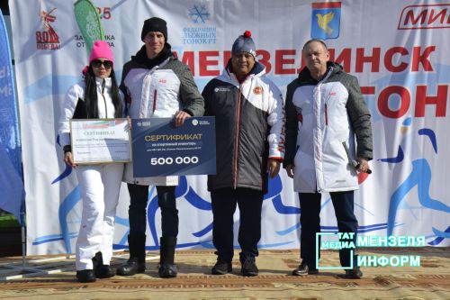 Соревнования по лыжным гонкам собрало множество участников и зрителей