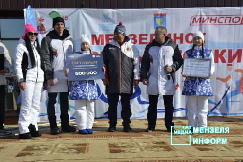 Соревнования по лыжным гонкам собрало множество участников и зрителей