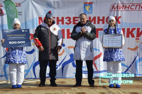 Соревнования по лыжным гонкам собрало множество участников и зрителей