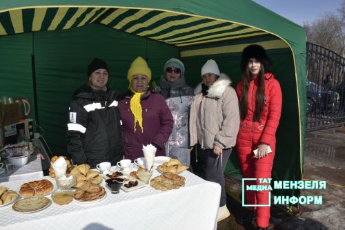 Соревнования по лыжным гонкам собрало множество участников и зрителей