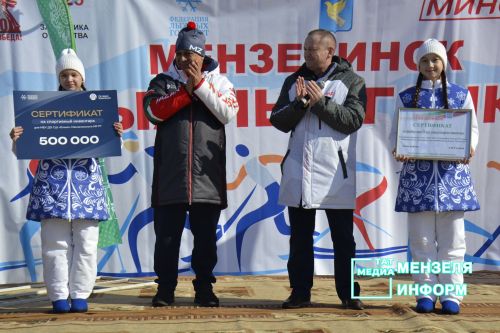 Соревнования по лыжным гонкам собрало множество участников и зрителей