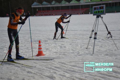 Соревнования по лыжным гонкам собрало множество участников и зрителей