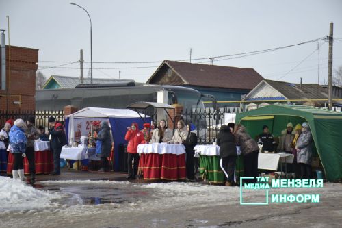 Соревнования по лыжным гонкам собрало множество участников и зрителей