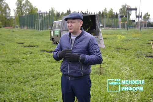 Мензелинцы высадили живой символ Победы в рамках акции "Сад памяти"