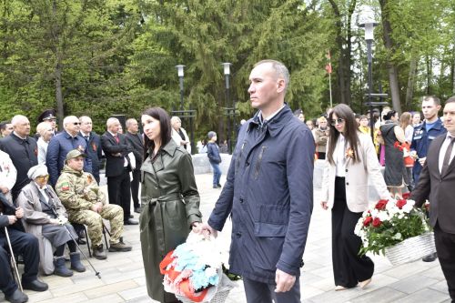 Возложение цветов в честь 80-летия Победы
