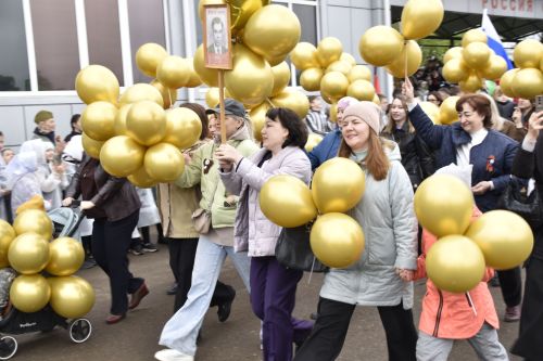 Торжественное шествие колонн на стадионе имени Ленина в честь 80-летия Победы