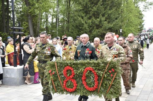 Возложение цветов в честь 80-летия Победы