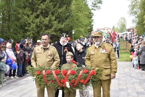 Возложение цветов в честь 80-летия Победы