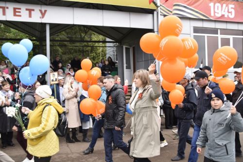 Торжественное шествие колонн на стадионе имени Ленина в честь 80-летия Победы