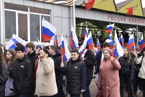 Торжественное шествие колонн на стадионе имени Ленина в честь 80-летия Победы