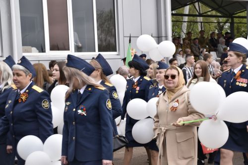 Торжественное шествие колонн на стадионе имени Ленина в честь 80-летия Победы