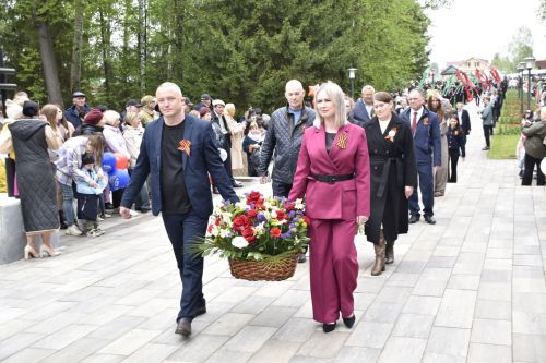 Возложение цветов в честь 80-летия Победы