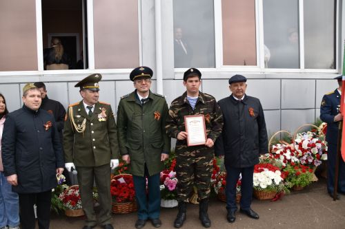 Смотр строевой подготовки  на параде в честь 80-летия Великой Победы и награждение