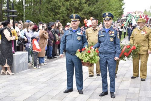 Возложение цветов в честь 80-летия Победы