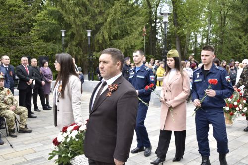 Возложение цветов в честь 80-летия Победы