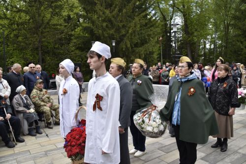Возложение цветов в честь 80-летия Победы