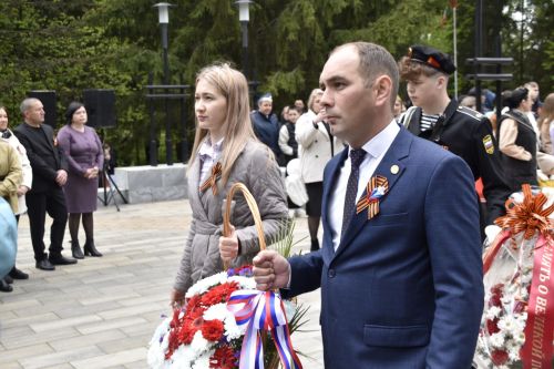 Возложение цветов в честь 80-летия Победы