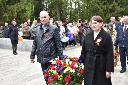 Возложение цветов в честь 80-летия Победы
