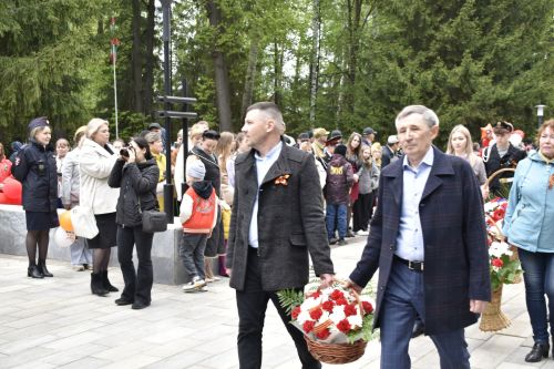 Возложение цветов в честь 80-летия Победы