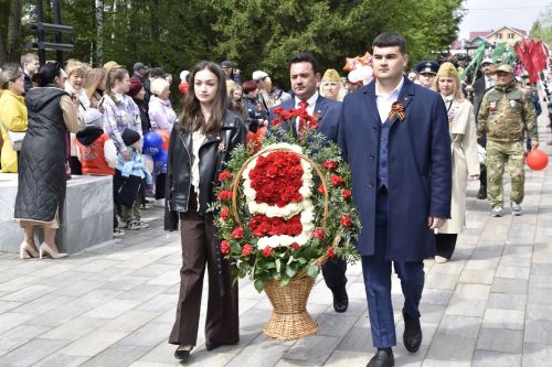 Возложение цветов в честь 80-летия Победы