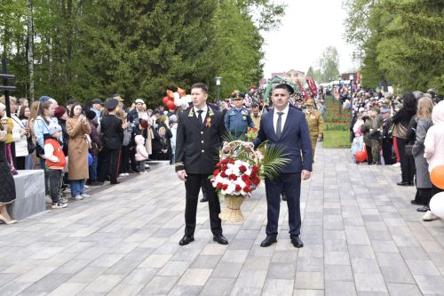 Возложение цветов в честь 80-летия Победы