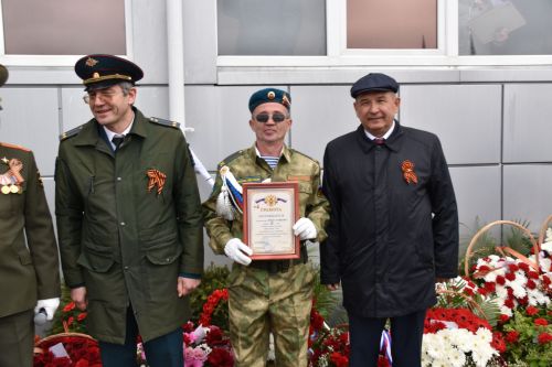 Смотр строевой подготовки  на параде в честь 80-летия Великой Победы и награждение