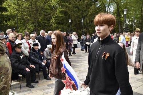 Возложение цветов в честь 80-летия Победы