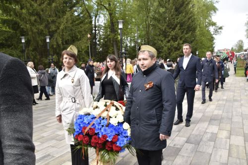 Возложение цветов в честь 80-летия Победы