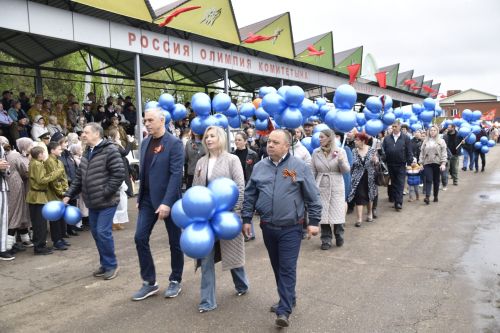 Торжественное шествие колонн на стадионе имени Ленина в честь 80-летия Победы