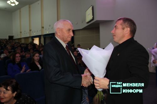 Торжественное награждение работников образования Мензелинского района