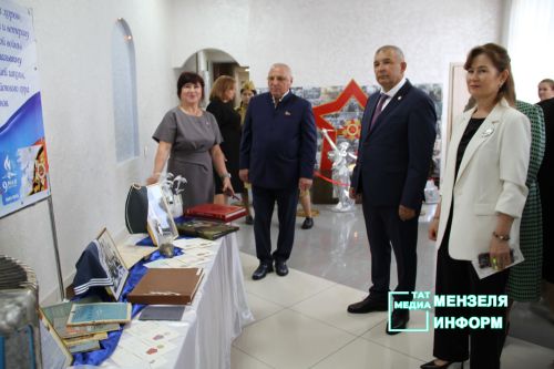Оригинальная выставка в Дворце культуры Мензелинска
