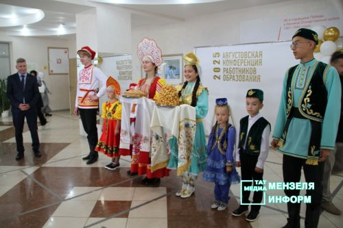 Оригинальная выставка в Дворце культуры Мензелинска