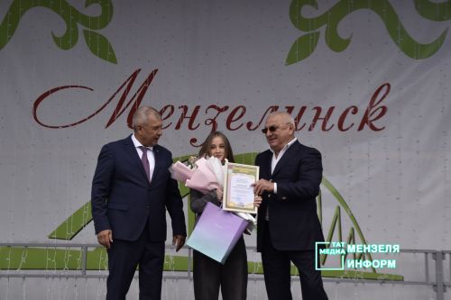 В&nbsp;преддверии Дня Республики состоялось награждение мензелинцев