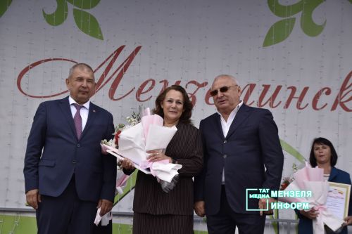 В&nbsp;преддверии Дня Республики состоялось награждение мензелинцев