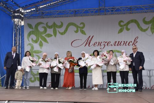 В&nbsp;преддверии Дня Республики состоялось награждение мензелинцев