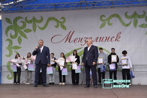 В&nbsp;преддверии Дня Республики состоялось награждение мензелинцев